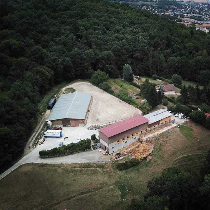 Bonjour à tous,
Suite au discours du président ce mardi, je peux désormais réouvrir les portes du club ! 🎉🐴

Les cours reprendront donc comme d'habitude à partir de lundi 30 novembre.
N'oubliez donc pas vos masques obligatoires pour tous ! 😷
Pensez également aux inscriptions pour les stages de Noël 🎅 ainsi que les inscriptions pour le deuxième trimestre. 🦄

Merci à tous ! 😍